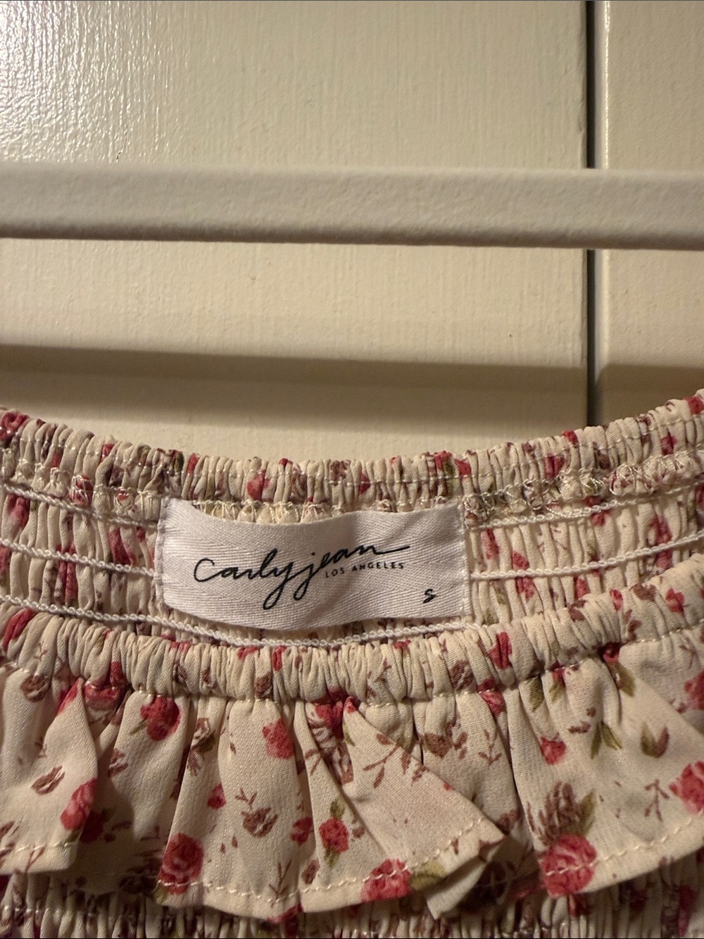 Feminine Carly Jean Los Angeles Dress - Picture 2 of 8